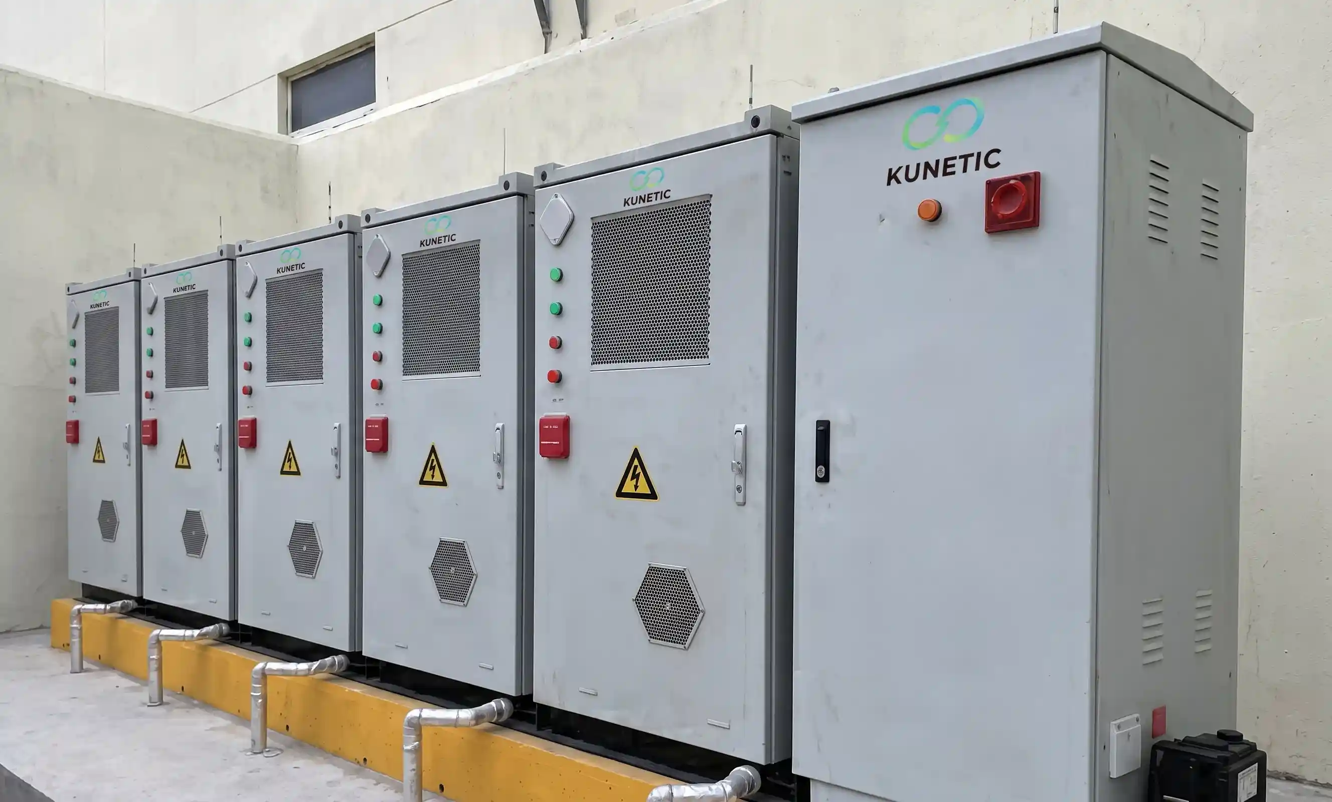 Indoor KUNETIC industrial power system installation